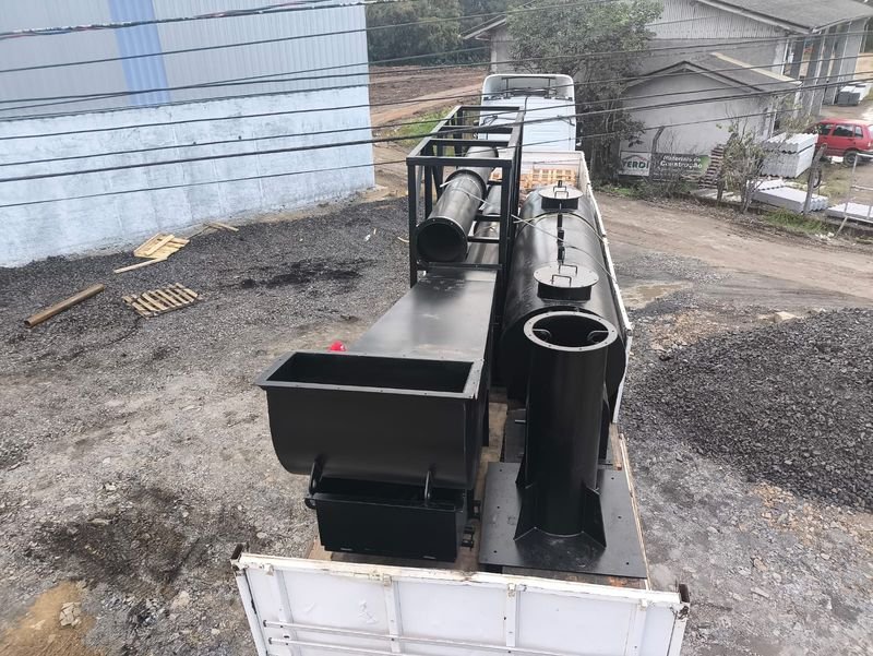 Equipamento de aço sobre a carroceria